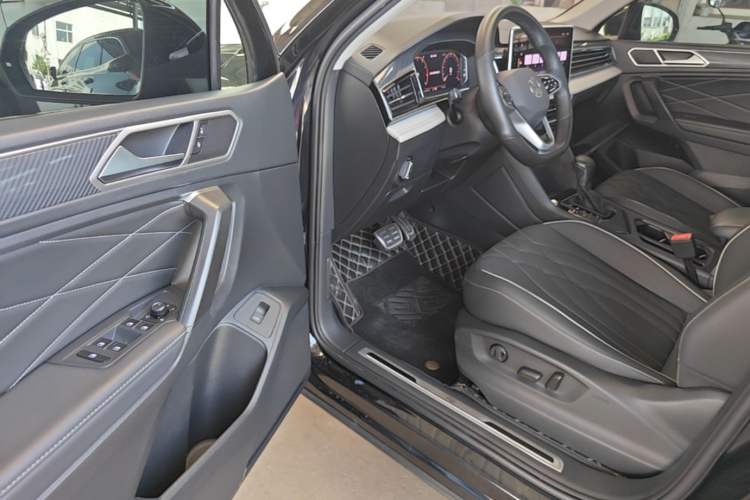 Used Volkswagen Tiguan L 2022 330TSI Automatic Two-Wheel Drive R-Line Enhanced Edition Driver Seat
