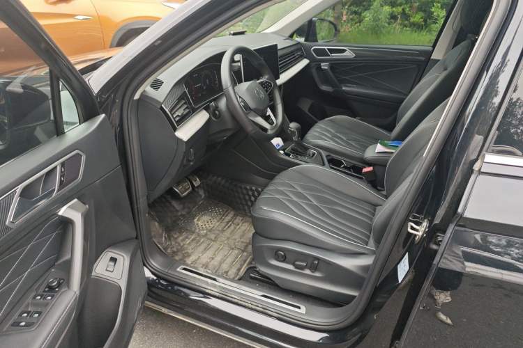 Used Volkswagen Tiguan L 2022 330TSI Automatic Two-Wheel Drive R-Line Enhanced Edition Driver Seat