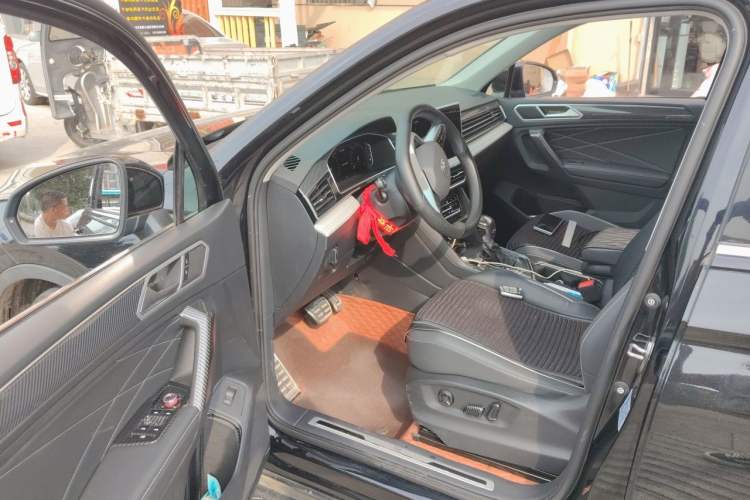 Used Volkswagen Tiguan L 2022 330TSI Automatic Two-Wheel Drive R-Line Enhanced Edition Driver Seat