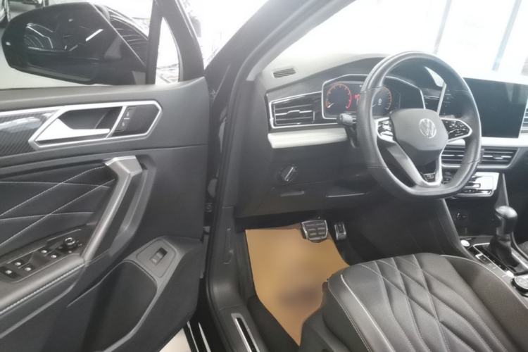 Used Volkswagen Tiguan L 2022 380TSI Automatic All-Wheel Drive R-Line Enhanced Comfort 7-Seater Driver Seat