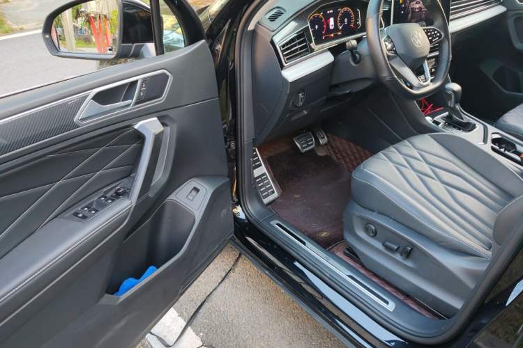 Used Volkswagen Tiguan L 2022 330TSI Automatic Two-Wheel Drive R-Line Enhanced Edition Driver Seat