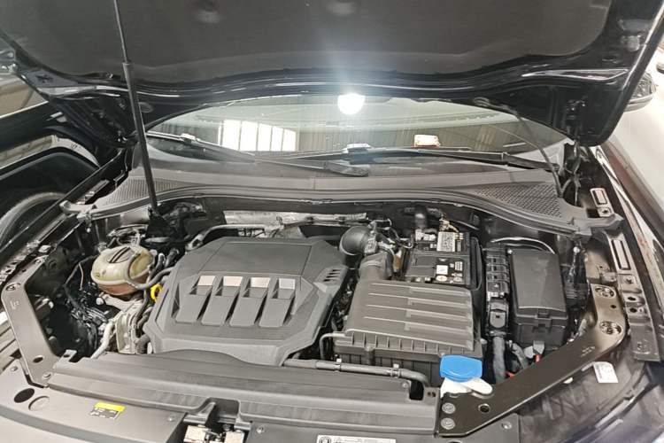 Used Volkswagen Tiguan L 2022 330TSI Automatic Two-Wheel Drive R-Line Enhanced Edition Engine Bay