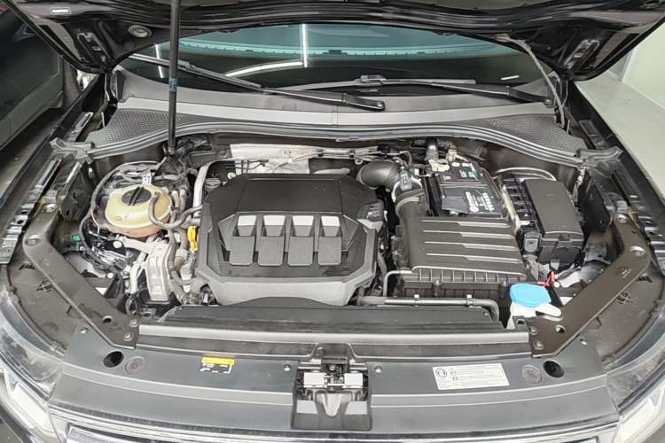 Used Volkswagen Tiguan L 2022 330TSI Automatic Two-Wheel Drive R-Line Flagship Edition Engine Bay