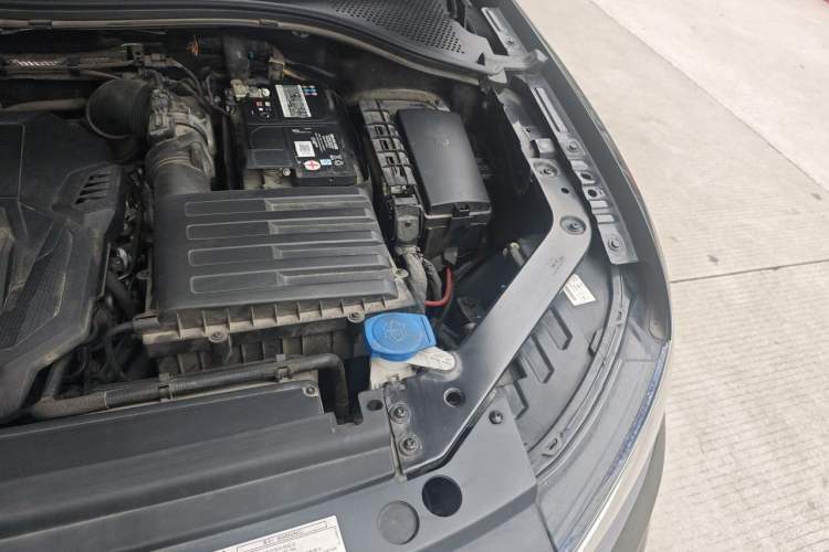Used Volkswagen Tiguan L 2022 330TSI Automatic Two-Wheel Drive R-Line Flagship Edition Engine Bay Left