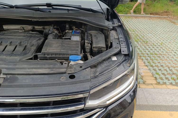Used Volkswagen Tiguan L 2022 330TSI Automatic Two-Wheel Drive R-Line Enhanced Edition Engine Bay Left