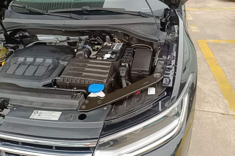 Used Volkswagen Tiguan L 2022 330TSI Automatic Two-Wheel Drive R-Line Enhanced Edition Engine Bay Left