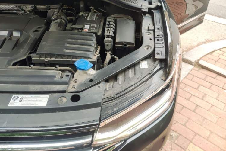 Used Volkswagen Tiguan L 2022 330TSI Automatic Two-Wheel Drive R-Line Enhanced Edition Engine Bay Left