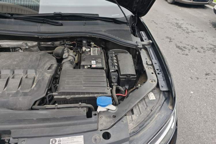 Used Volkswagen Tiguan L 2022 330TSI Automatic Two-Wheel Drive R-Line Enhanced Edition Engine Bay Left