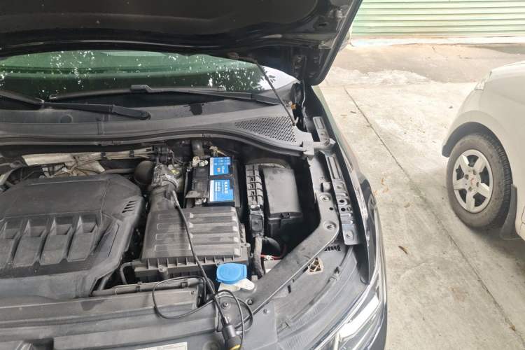 Used Volkswagen Tiguan L 2022 330TSI Automatic Two-Wheel Drive R-Line Flagship Edition Engine Bay Left
