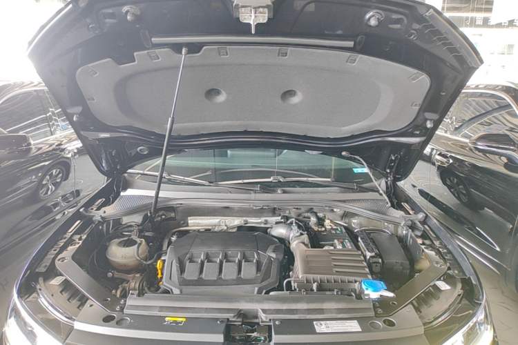 Used Volkswagen Tiguan L 2022 330TSI Automatic Two-Wheel Drive R-Line Enhanced Edition Engine Bay
