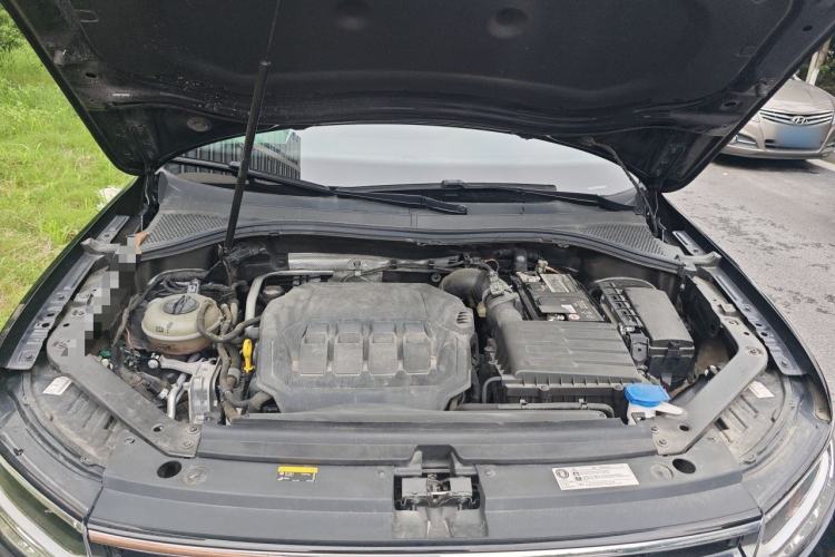 Used Volkswagen Tiguan L 2022 330TSI Automatic Two-Wheel Drive R-Line Enhanced Edition Engine Bay
