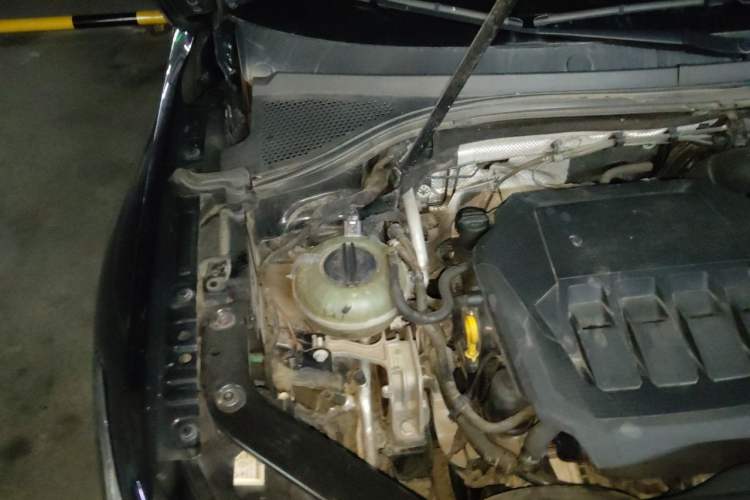 Used Volkswagen Tiguan L 2022 330TSI Automatic Two-Wheel Drive R-Line Enhanced Edition Engine Bay Right