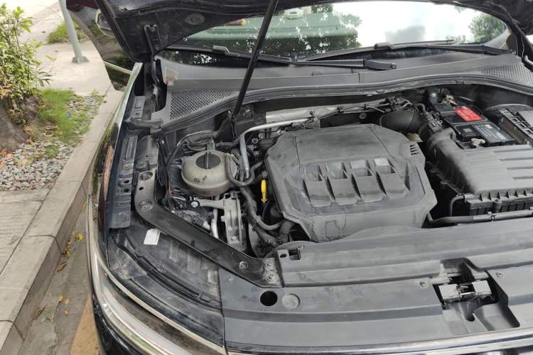 Used Volkswagen Tiguan L 2022 330TSI Automatic Two-Wheel Drive R-Line Flagship Edition Engine Bay Right
