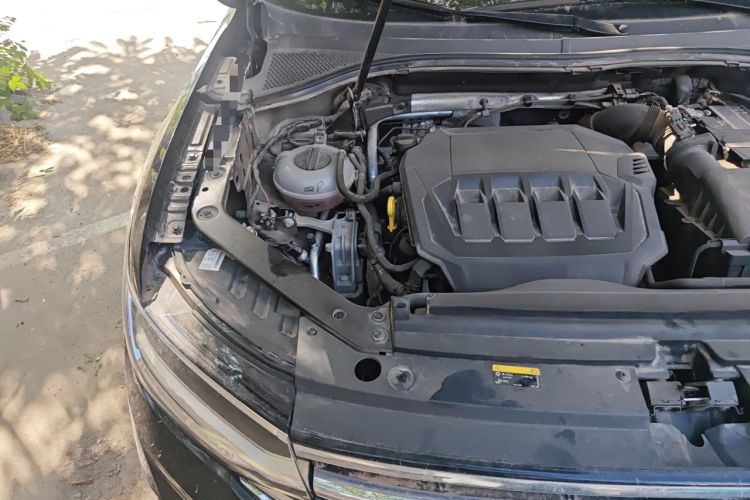 Used Volkswagen Tiguan L 2022 330TSI Automatic Two-Wheel Drive R-Line Enhanced Edition Engine Bay Right