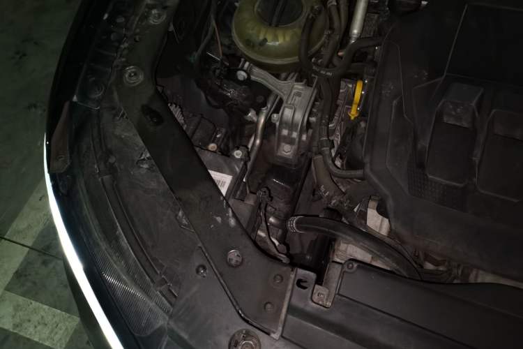 Used Volkswagen Tiguan L 2022 330TSI Automatic Two-Wheel Drive R-Line Flagship Edition Engine Bay Right