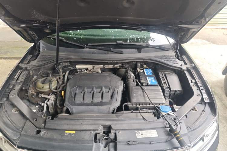 Used Volkswagen Tiguan L 2022 330TSI Automatic Two-Wheel Drive R-Line Flagship Edition Engine Bay