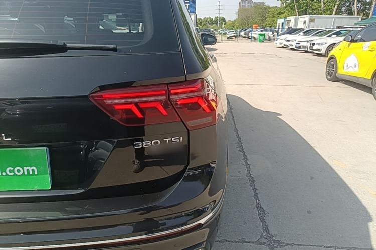 Used Volkswagen Tiguan L 2022 380TSI Automatic All-Wheel Drive R-Line Enhanced Comfort 7-Seater Exterior 3