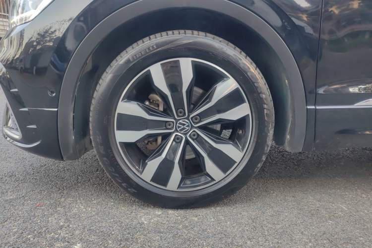 Used Volkswagen Tiguan L 2022 330TSI Automatic Two-Wheel Drive R-Line Enhanced Edition Exterior 3