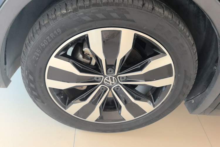 Used Volkswagen Tiguan L 2022 330TSI Automatic Two-Wheel Drive R-Line Enhanced Edition Exterior 4