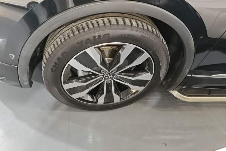 Used Volkswagen Tiguan L 2022 330TSI Automatic Two-Wheel Drive R-Line Enhanced Edition Exterior 4