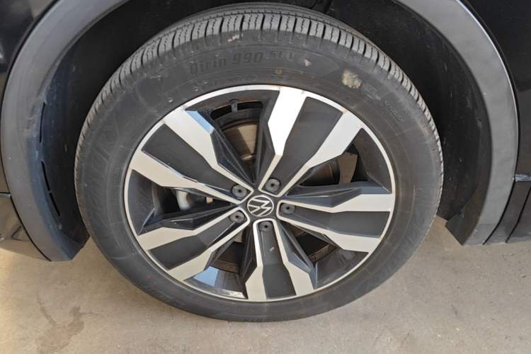 Used Volkswagen Tiguan L 2022 330TSI Automatic Two-Wheel Drive R-Line Enhanced Edition Exterior 4