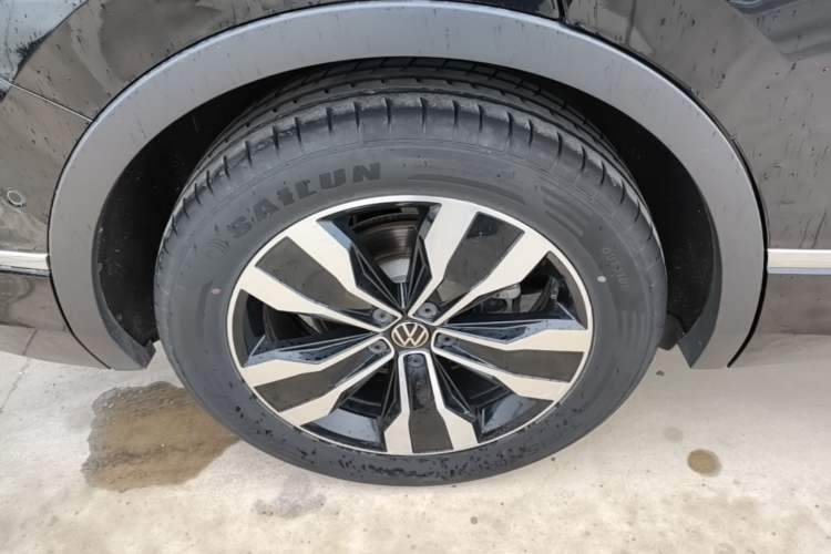 Used Volkswagen Tiguan L 2022 330TSI Automatic Two-Wheel Drive R-Line Enhanced Edition Exterior 5