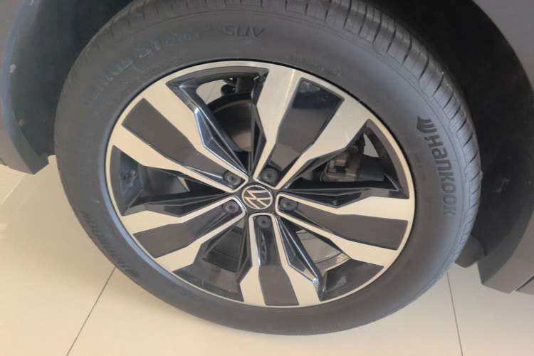 Used Volkswagen Tiguan L 2022 330TSI Automatic Two-Wheel Drive R-Line Enhanced Edition Exterior 5