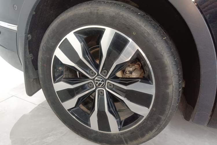 Used Volkswagen Tiguan L 2022 330TSI Automatic Two-Wheel Drive R-Line Enhanced Edition Exterior 5