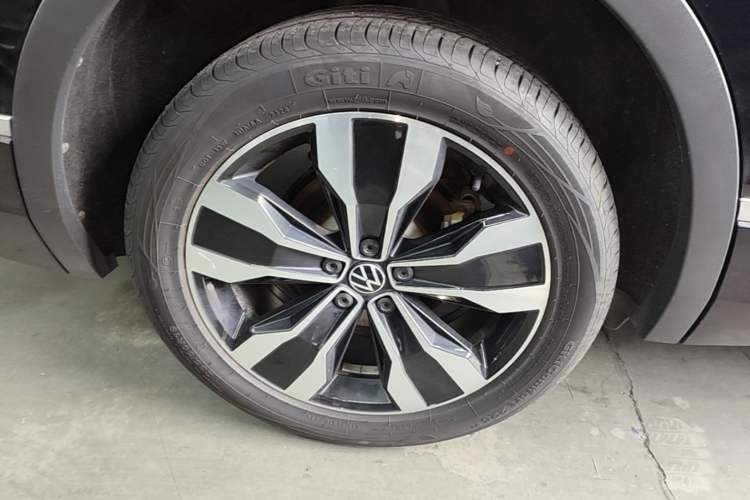Used Volkswagen Tiguan L 2022 330TSI Automatic Two-Wheel Drive R-Line Flagship Edition Exterior 5