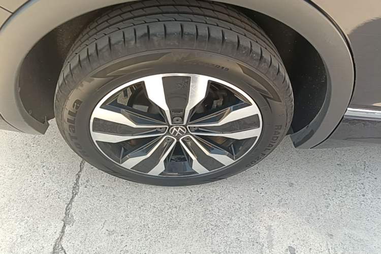 Used Volkswagen Tiguan L 2022 380TSI Automatic All-Wheel Drive R-Line Enhanced Comfort 7-Seater Exterior 5