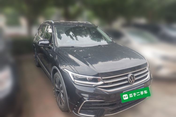 Used Volkswagen Tiguan L 2022 330TSI Automatic Two-Wheel Drive R-Line Enhanced Edition Front Right 45 Deg