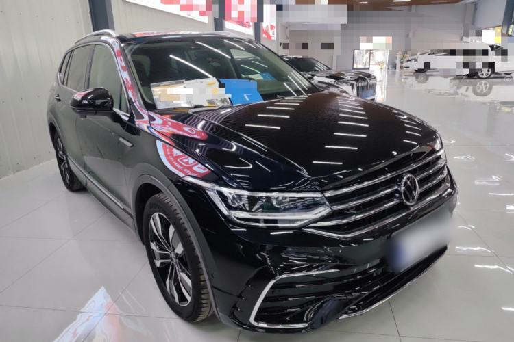 Used Volkswagen Tiguan L 2022 330TSI Automatic Two-Wheel Drive R-Line Enhanced Edition Front Right 45 Deg