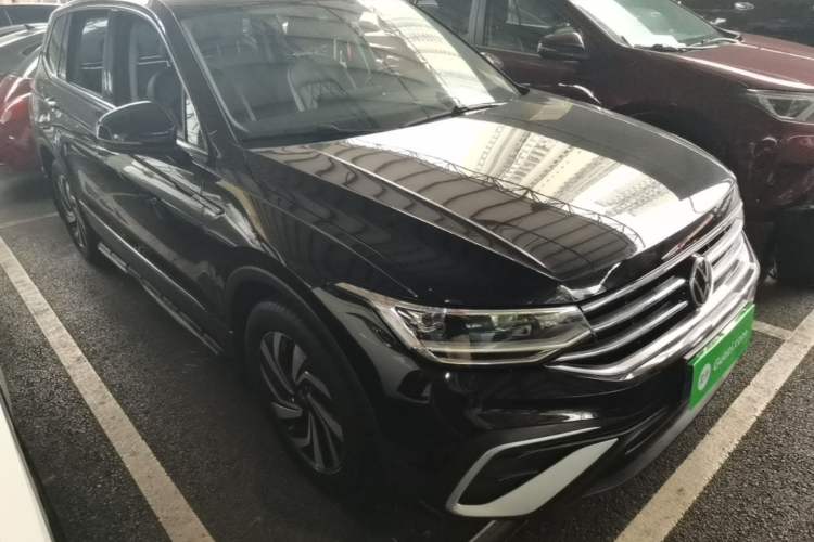 Used Volkswagen Tiguan L 2022 330TSI Automatic Two-Wheel Drive Smart Edition Front Right 45 Deg