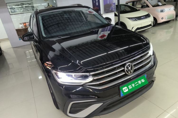 Used Volkswagen Tiguan L 2022 330TSI Automatic Two-Wheel Drive Smart Edition Front Right 45 Deg