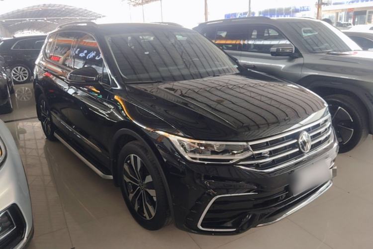 Used Volkswagen Tiguan L 2022 330TSI Automatic Two-Wheel Drive R-Line Enhanced Edition Front Right 45 Deg