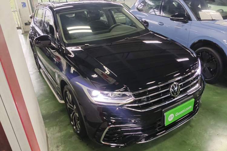 Used Volkswagen Tiguan L 2022 330TSI Automatic Two-Wheel Drive R-Line Enhanced Edition Front Right 45 Deg