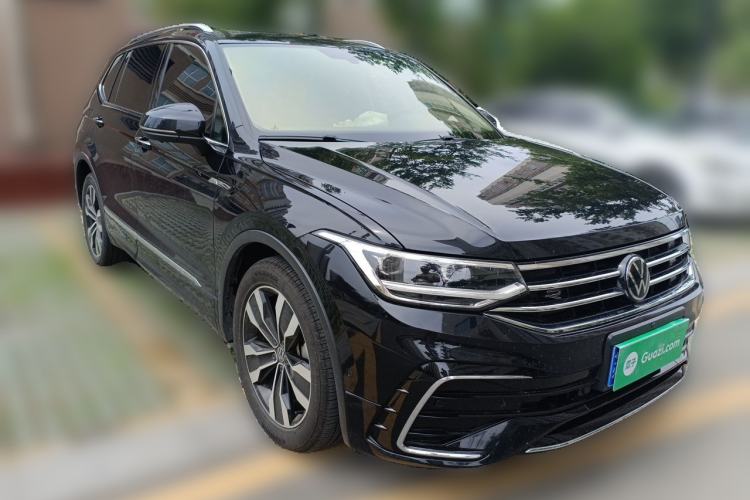 Used Volkswagen Tiguan L 2022 330TSI Automatic Two-Wheel Drive R-Line Enhanced Edition Front Right 45 Deg