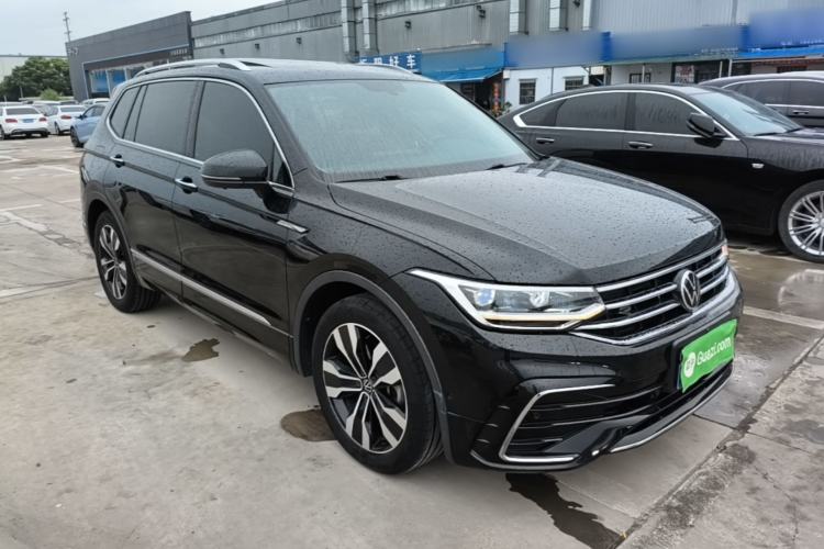 Used Volkswagen Tiguan L 2022 330TSI Automatic Two-Wheel Drive R-Line Enhanced Edition Front Right 45 Deg