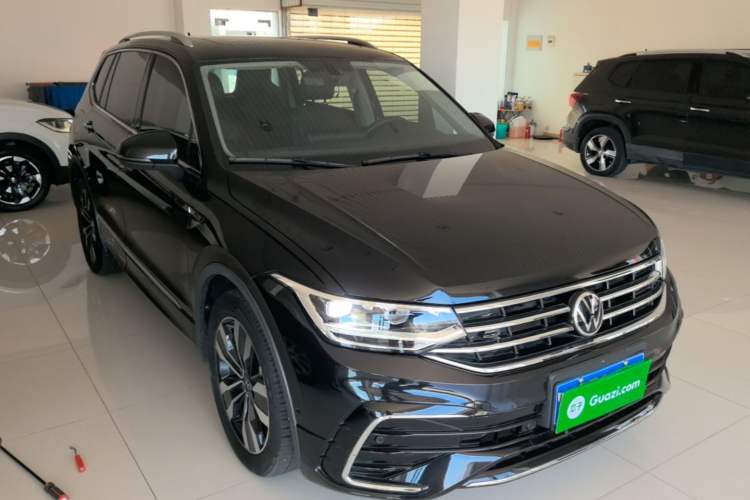 Used Volkswagen Tiguan L 2022 330TSI Automatic Two-Wheel Drive R-Line Enhanced Edition Front Right 45 Deg