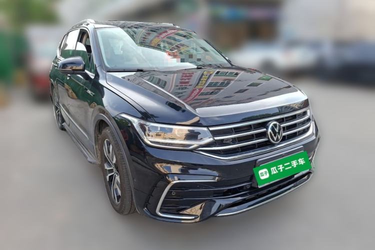 Used Volkswagen Tiguan L 2022 330TSI Automatic Two-Wheel Drive R-Line Enhanced Edition Front Right 45 Deg