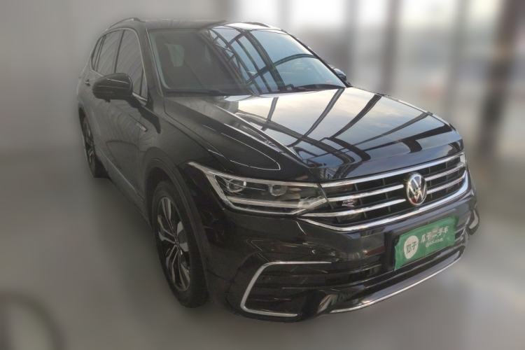 Used Volkswagen Tiguan L 2022 330TSI Automatic Two-Wheel Drive R-Line Enhanced Edition Front Right 45 Deg