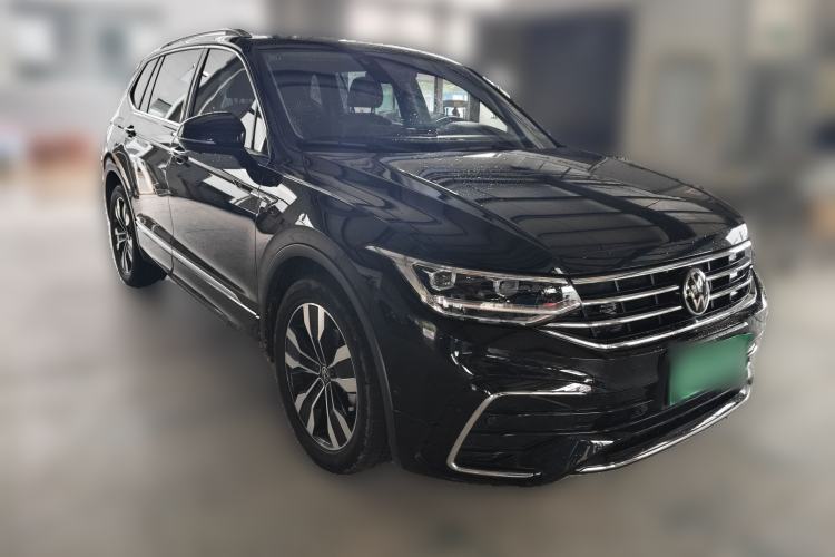 Used Volkswagen Tiguan L 2022 330TSI Automatic Two-Wheel Drive R-Line Enhanced Edition Front Right 45 Deg
