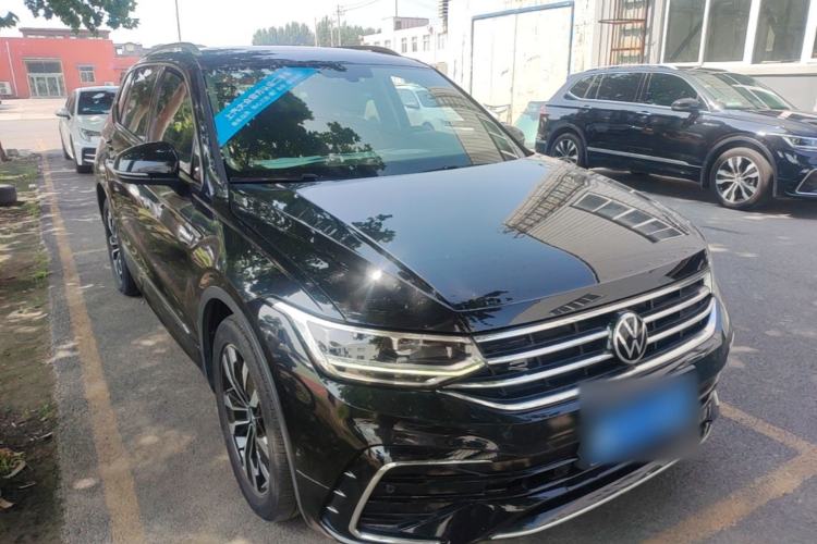 Used Volkswagen Tiguan L 2022 330TSI Automatic Two-Wheel Drive R-Line Enhanced Edition Front Right 45 Deg