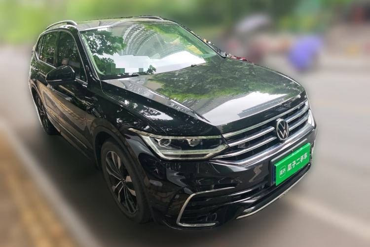 Used Volkswagen Tiguan L 2022 330TSI Automatic Two-Wheel Drive R-Line Enhanced Edition Front Right 45 Deg