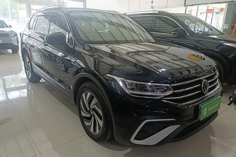 Used Volkswagen Tiguan L 2022 330TSI Automatic Two-Wheel Drive Smart Edition Front Right 45 Deg