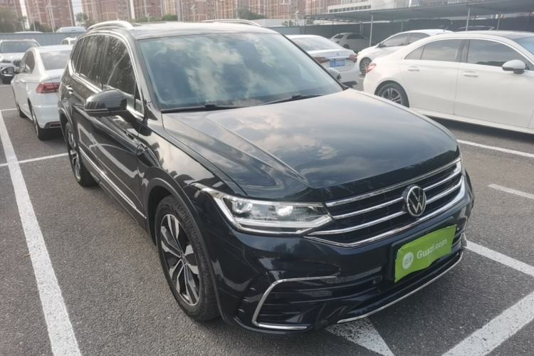 Used Volkswagen Tiguan L 2022 330TSI Automatic Two-Wheel Drive R-Line Enhanced Edition Front Right 45 Deg