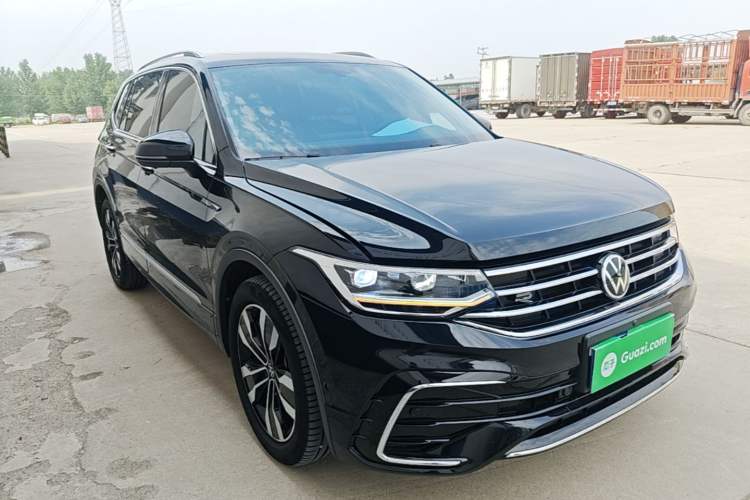Used Volkswagen Tiguan L 2022 330TSI Automatic Two-Wheel Drive R-Line Enhanced Edition Front Right 45 Deg