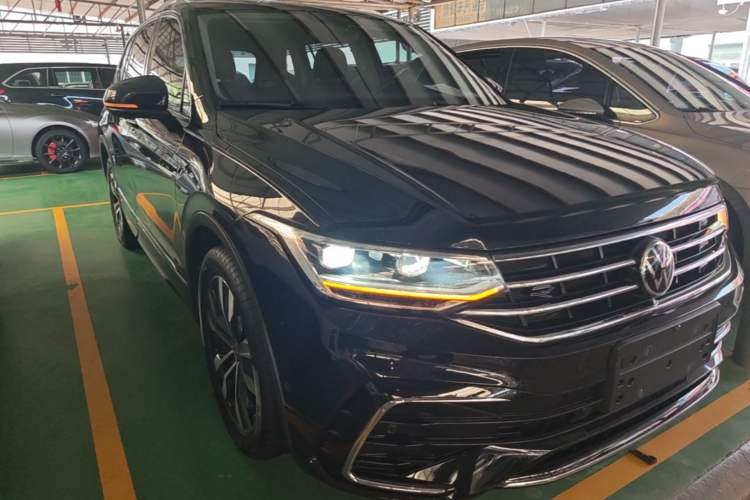 Used Volkswagen Tiguan L 2022 330TSI Automatic Two-Wheel Drive R-Line Enhanced Edition Front Right 45 Deg
