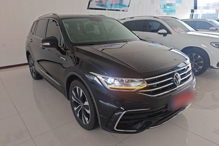 Used Volkswagen Tiguan L 2022 380TSI Automatic All-Wheel Drive R-Line Enhanced Comfort 7-Seater Front Right 45 Deg