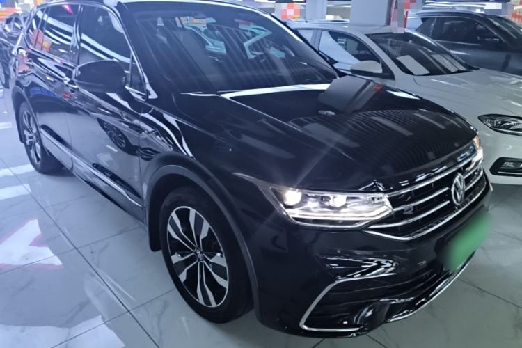 Used Volkswagen Tiguan L 2022 330TSI Automatic Two-Wheel Drive R-Line Enhanced Edition Front Right 45 Deg